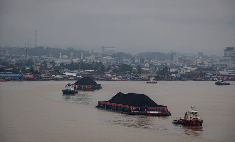 Benua Etam di Persimpangan: Menelusuri Dualisme Hulu dan Hilir Kalimantan Timur